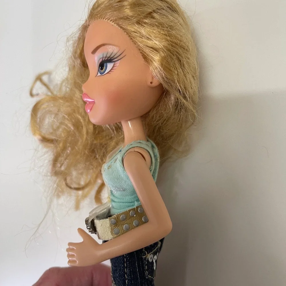 Bratz Cloe Doll 2006 Original Outfit &‎ Shoes, No Talking Base